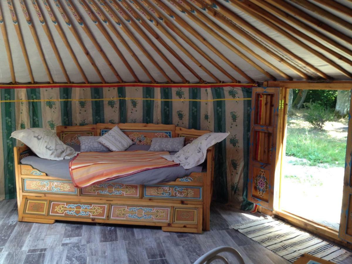 Yourte Mongole Du Centre Unisvers Peyrat-le-Chateau Екстер'єр фото